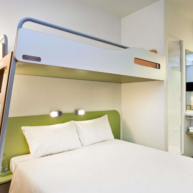 ibis budget Antibes Sophia Antipolis - Chambre Triple avec 1 Lit Double et 1 Lit Superposé - 4