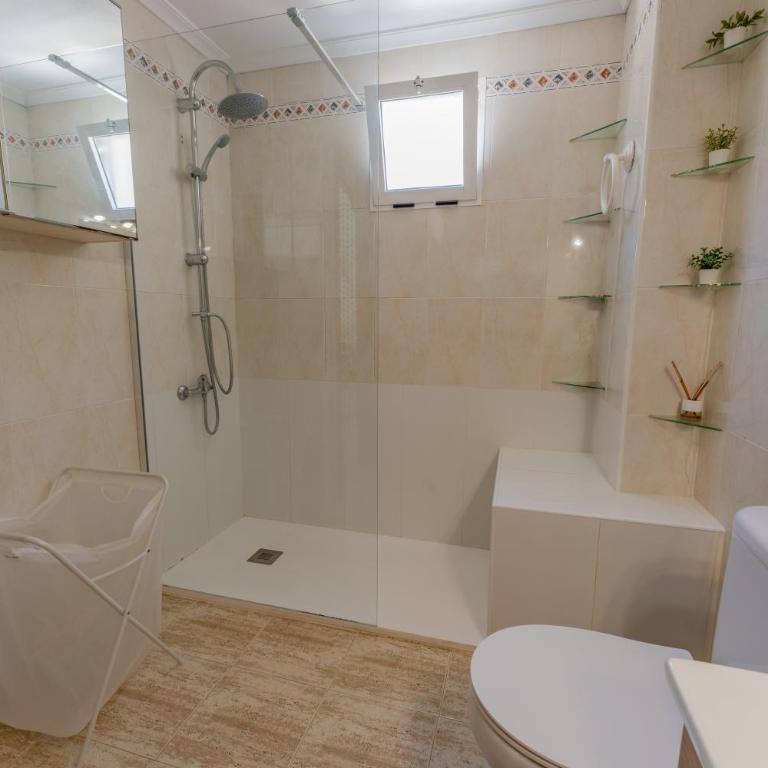 Apartamento con piscina, terraza y vistas al mar en Arenales del Sol - Appartement - 8