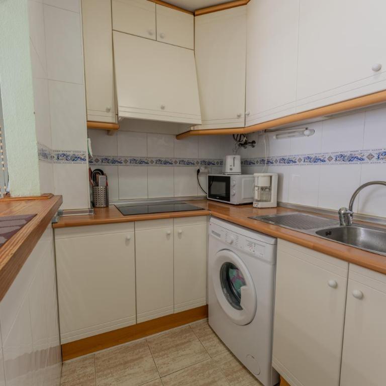 Apartamento con piscina, terraza y vistas al mar en Arenales del Sol - Appartement - 19