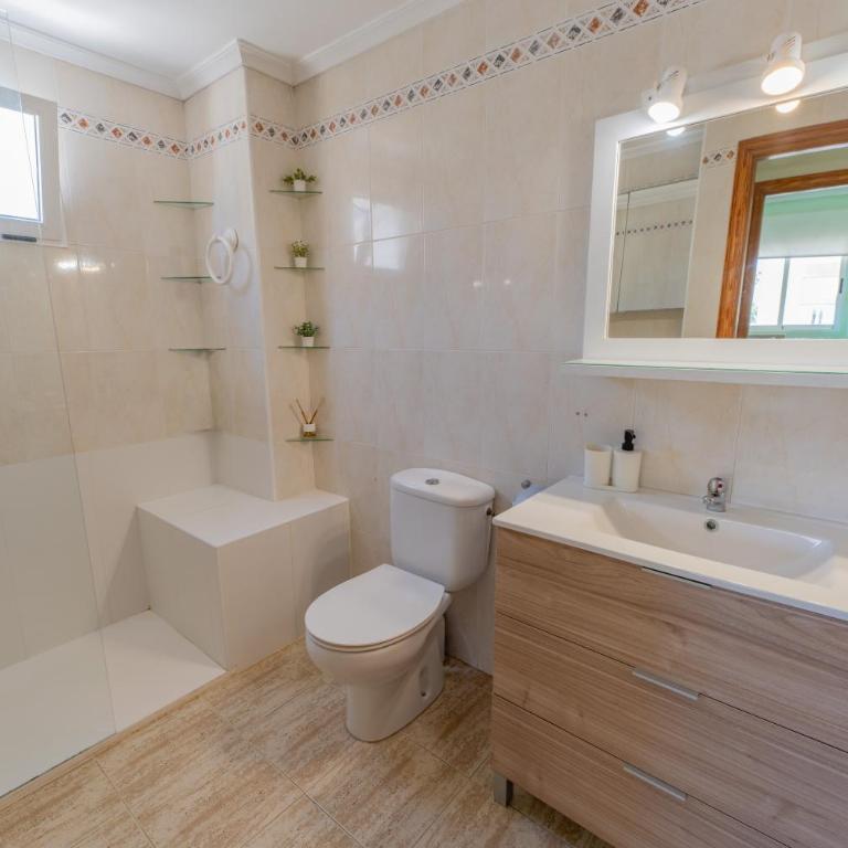 Apartamento con piscina, terraza y vistas al mar en Arenales del Sol - Appartement - 21