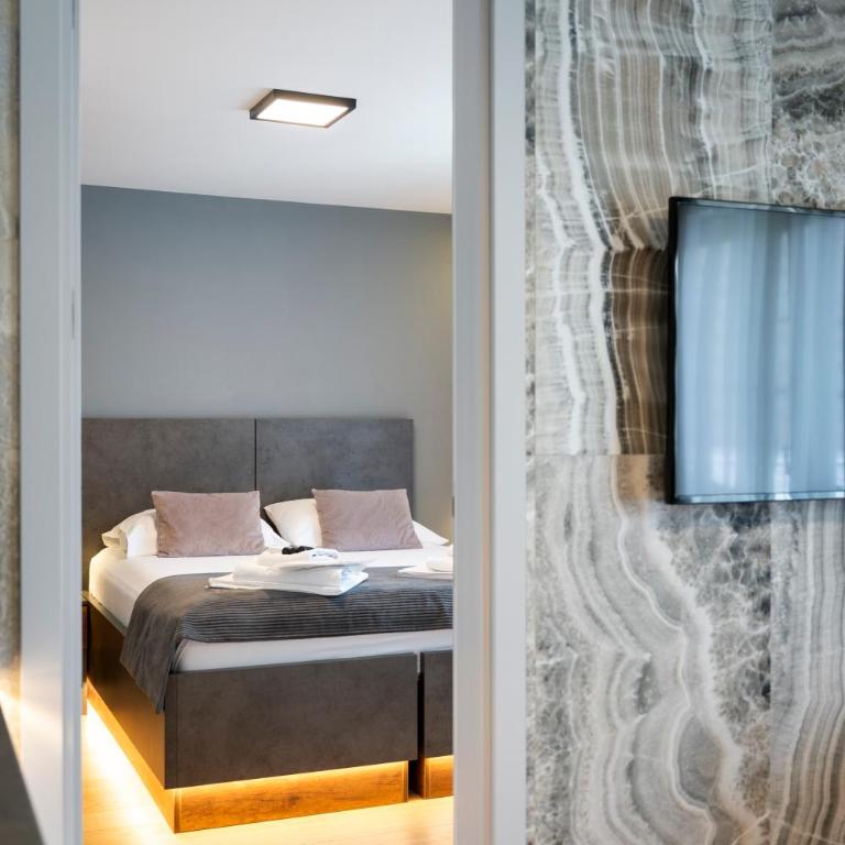 Apartments AMALFI Old Town FREE Parking - Appartement 2 Chambres de Luxe avec Vue sur le Jardin - 9