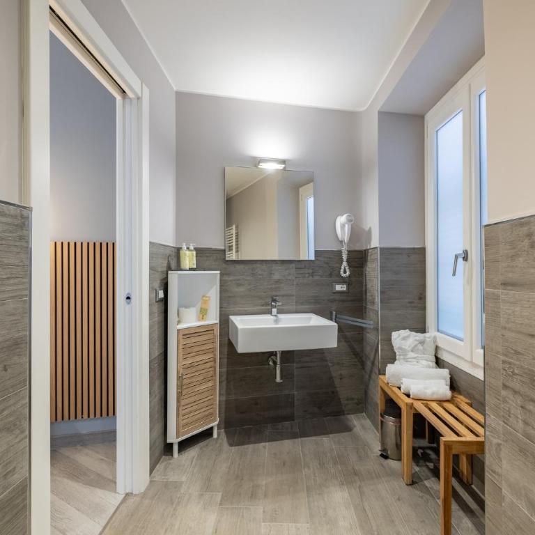 PRIMA FILA Premium Guest House - Chambre Triple avec Salle de Bains Privative - 1