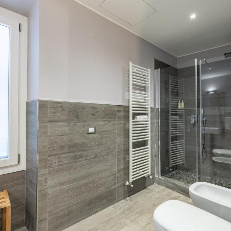 PRIMA FILA Premium Guest House - Chambre Triple avec Salle de Bains Privative - 3