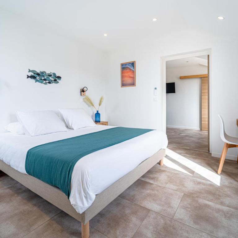 Hôtel La Chaumière-Les Pastourelles - Suite avec Terrasse - 4