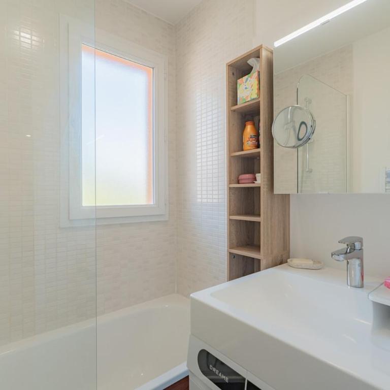 Comfortable Family Apartment Near Beach & Golf - Two-Bedroom Apartment - 3