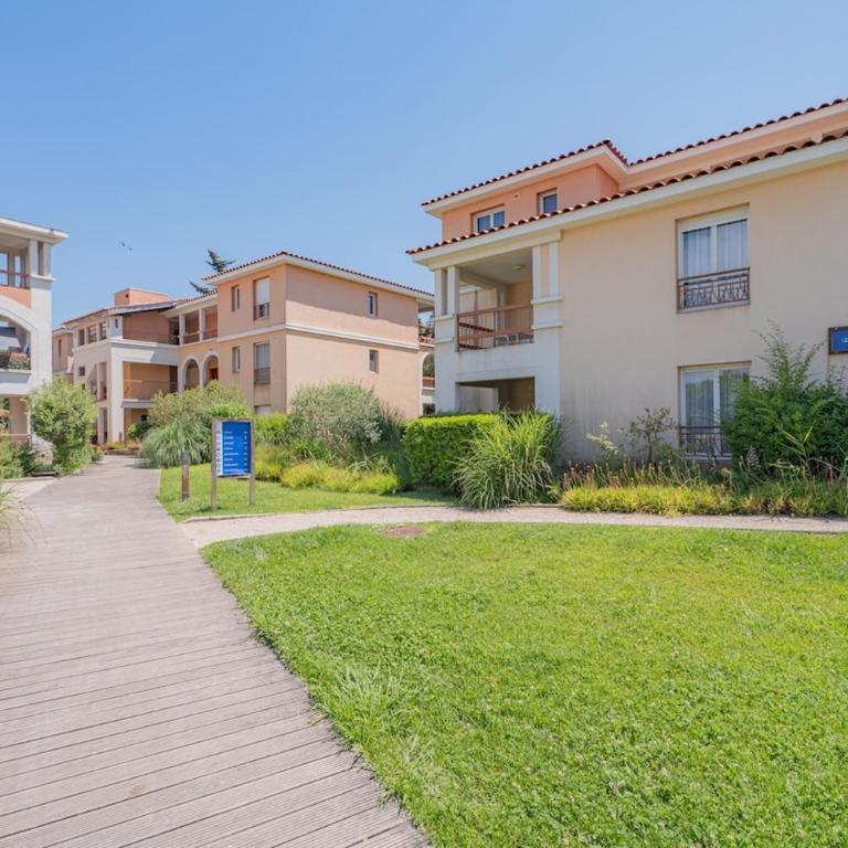 Comfortable Family Apartment Near Beach & Golf - Two-Bedroom Apartment - 24