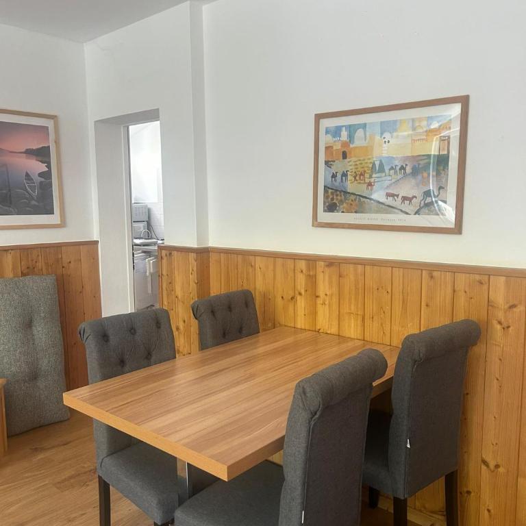 Simone's Platzerl - inklusive täglichem freien Eintritt Tauern Spa - nur 5 Gehminuten, Sommerkarte, privatem Garten mit Schwimmteich, Grill und Saunabereich - Apartment mit 1 Schlafzimmer und Balkon - 3