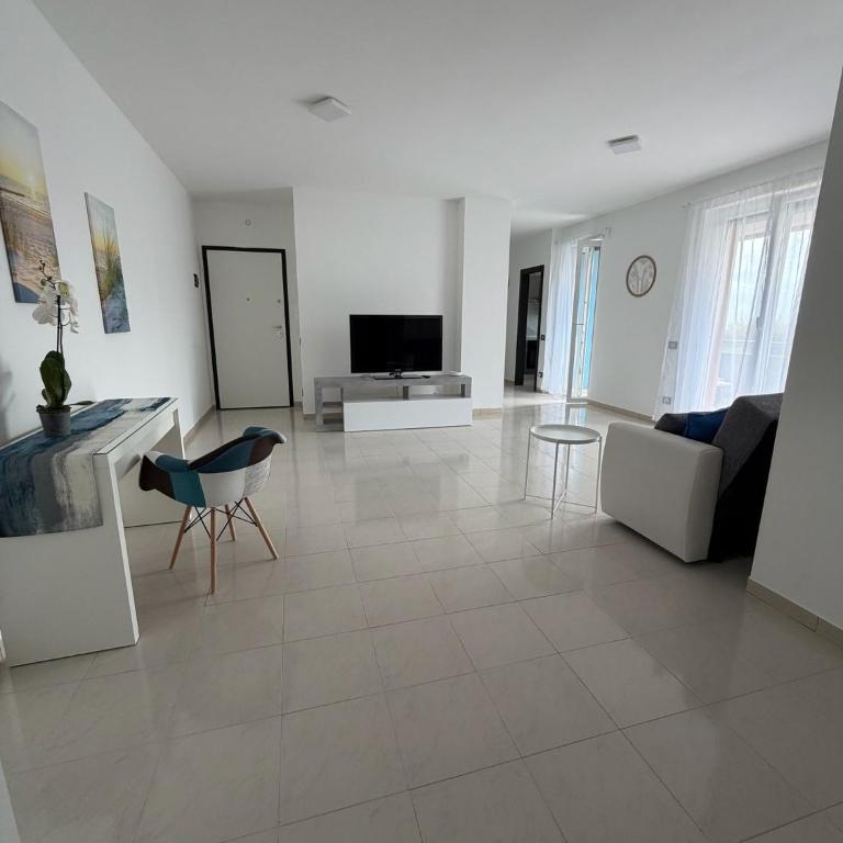 Alma-Re Locazione Turistica - Appartamento con 2 Camere da Letto - 1