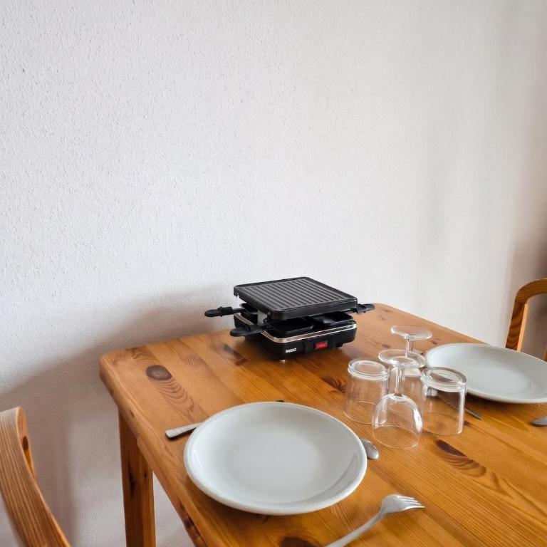 Cozy studio ready for a raclette! - One-Bedroom Apartment - 9