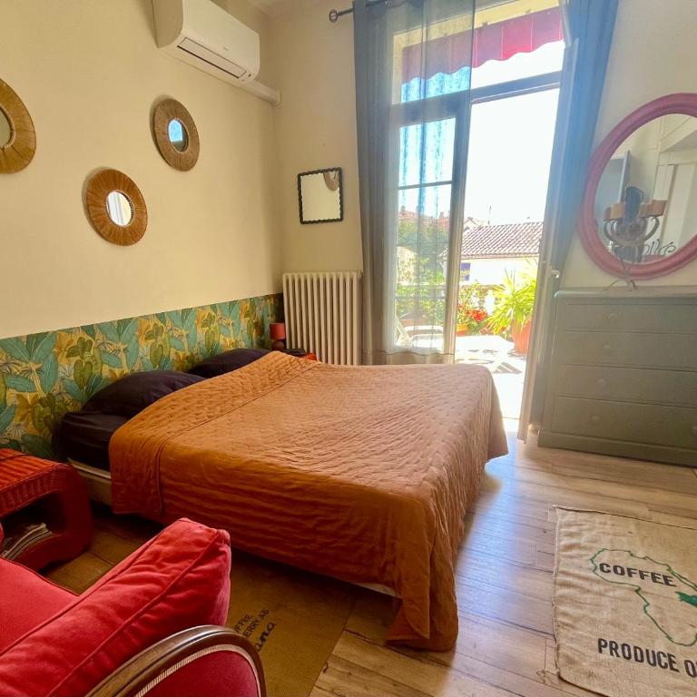 Maison Méditerranéenne proche du cœur de ville, avec piscine - Three-Bedroom Villa - 20