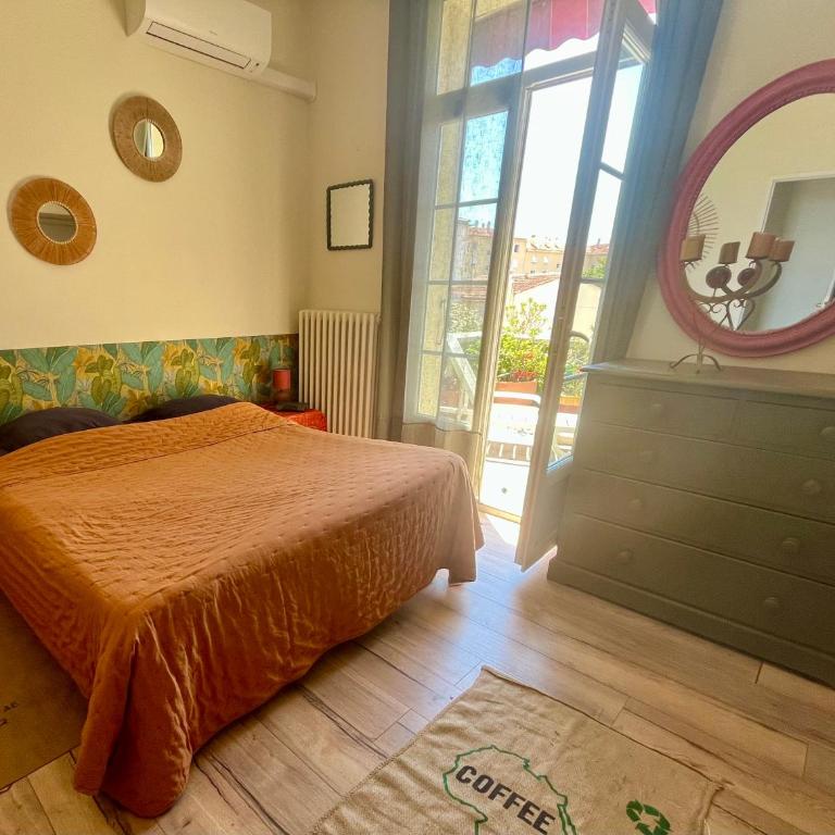 Maison Méditerranéenne proche du cœur de ville, avec piscine - Three-Bedroom Villa - 19