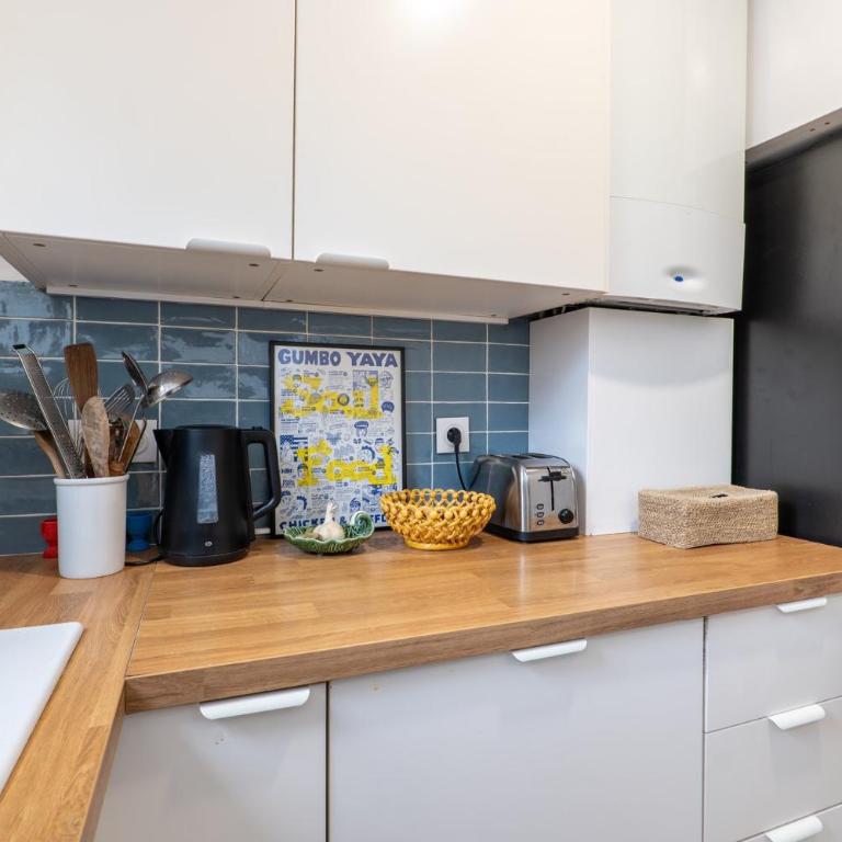 Above Montmartre with Views, Light and Quiet - Appartement - 16