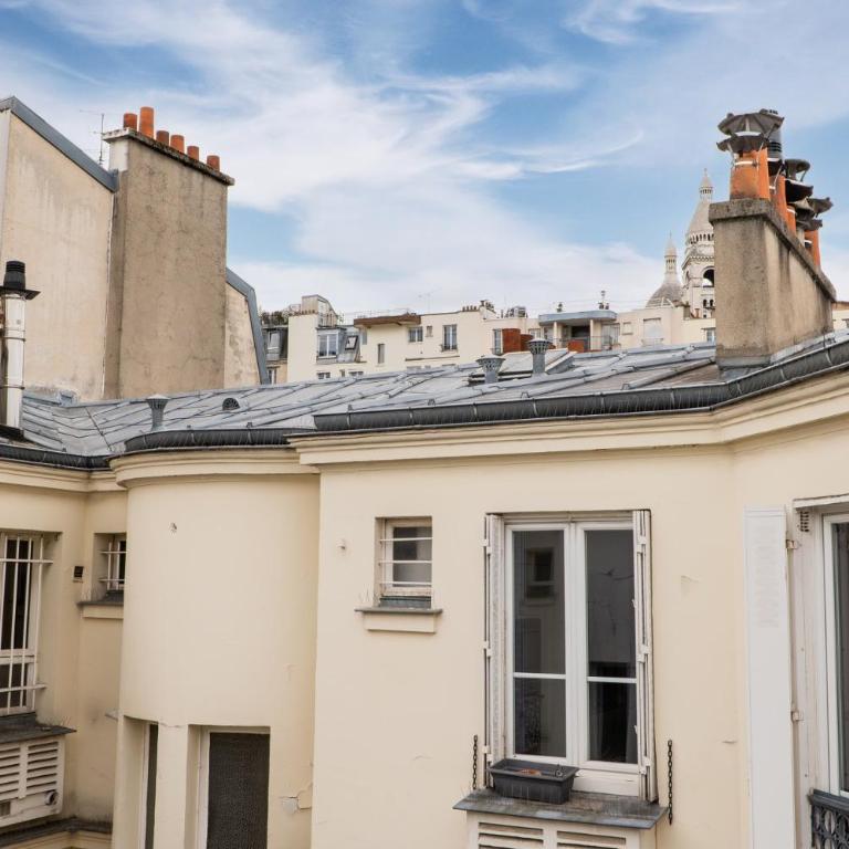 Above Montmartre with Views, Light and Quiet - Appartement - 21