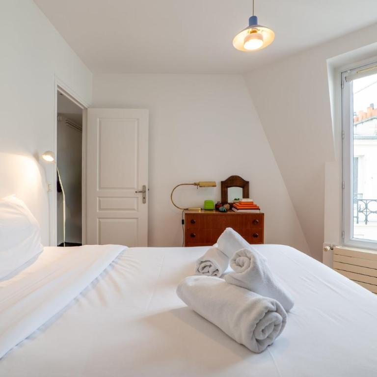 Above Montmartre with Views, Light and Quiet - Appartement - 11