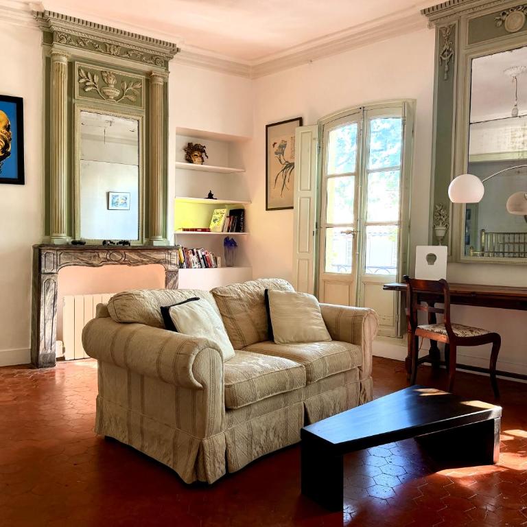 Suite Privative dans la Maison Louis XVI - 2 Pièces - One-Bedroom Apartment - 1