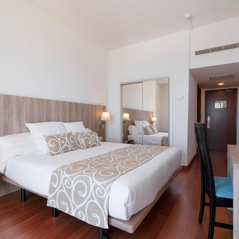 AluaSun Doblemar - Habitación Doble Superior con vistas frontales al mar Mediterráneo - 4