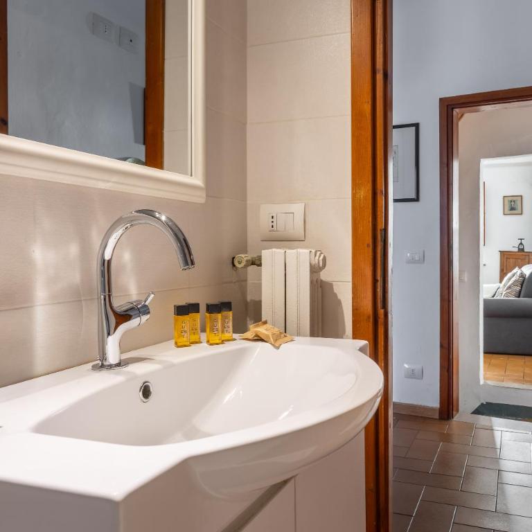 The Locksmith's house by Maison Florence - One-Bedroom Apartment with Terrace - 12