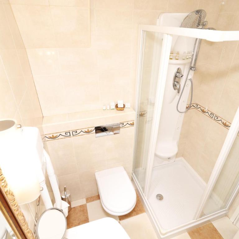Garni Hotel Leopold I - Superior Doppelzimmer mit Flussblick - 11