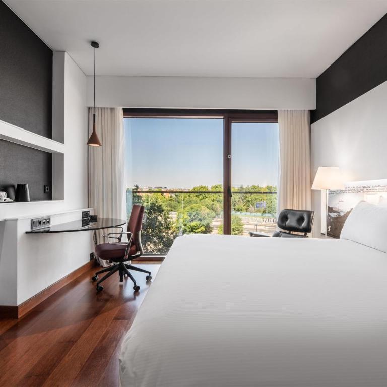 Hilton Madrid Airport - Chambre Lit King-Size - Vue sur Ville - 1