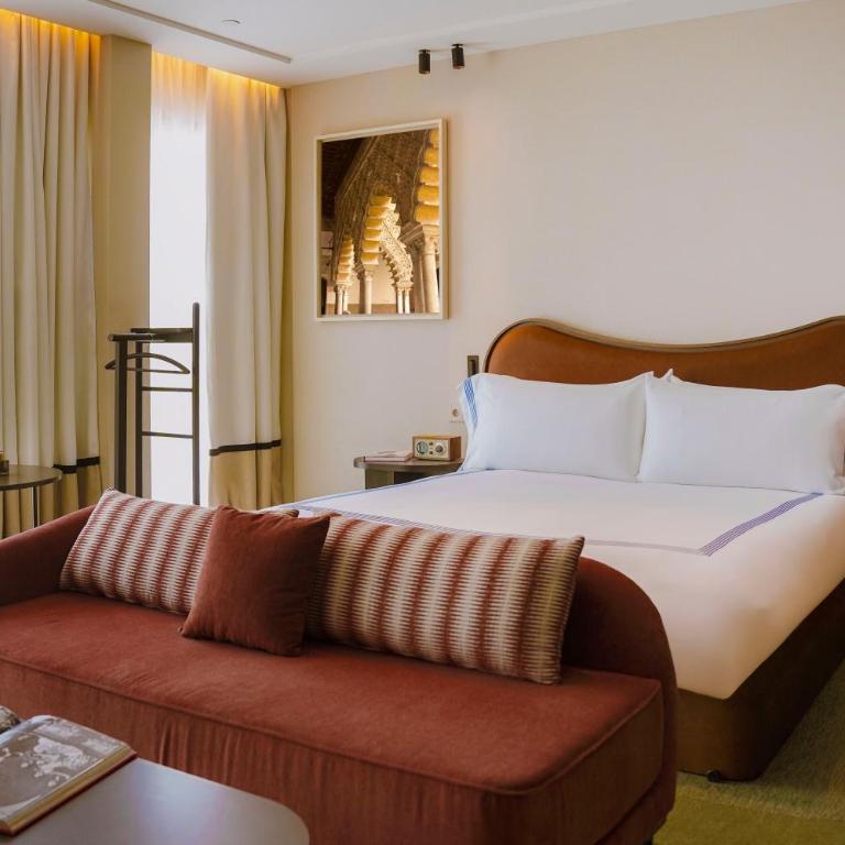 Thompson Seville, by Hyatt - Habitación Deluxe con vistas panorámicas - 1 cama extragrande - 6