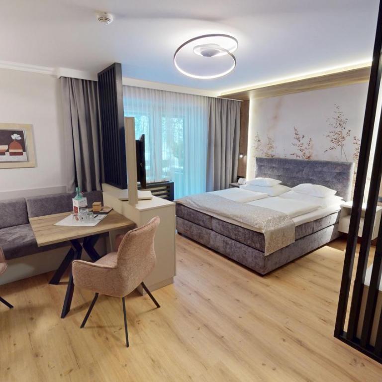 Hotel-Garni Jakober - B&B und Appartements - Deluxe Doppelzimmer mit Balkon - 17