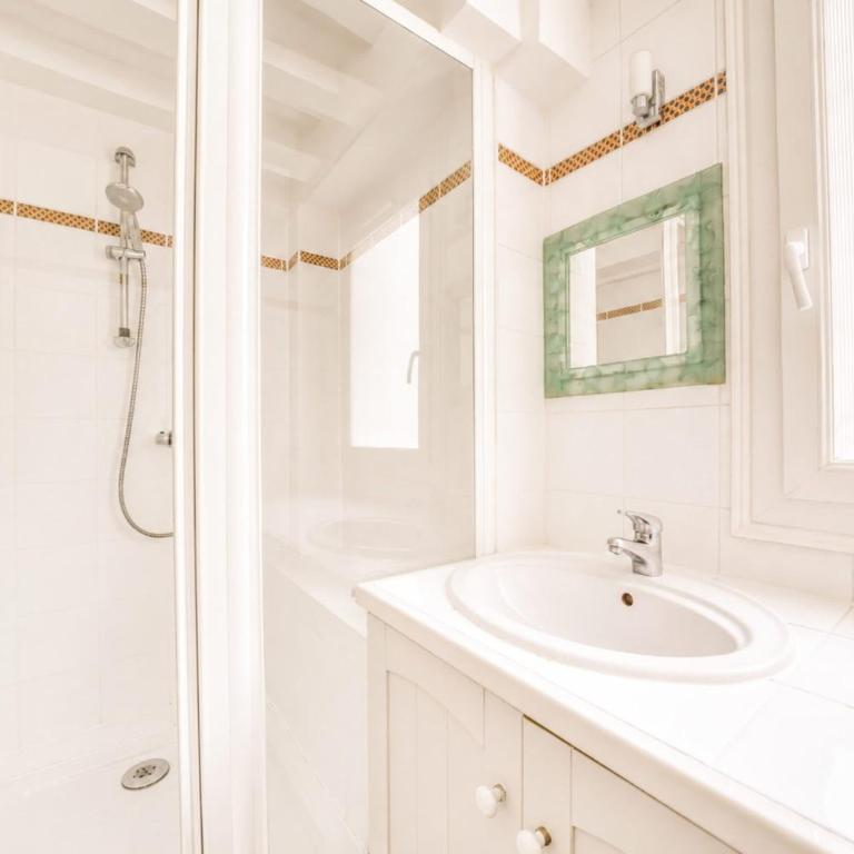 Saint-Germain-des-Pres- Deluxe duplex for 5 - Apartment - 32