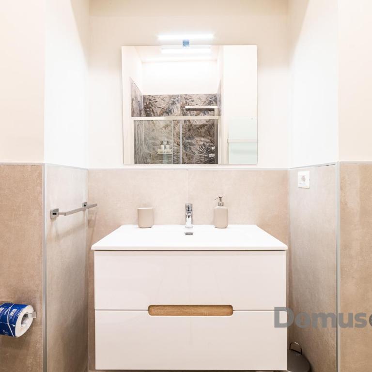 Salotto Montariello By DomusExtra - Camera Queen con Balcone - 7