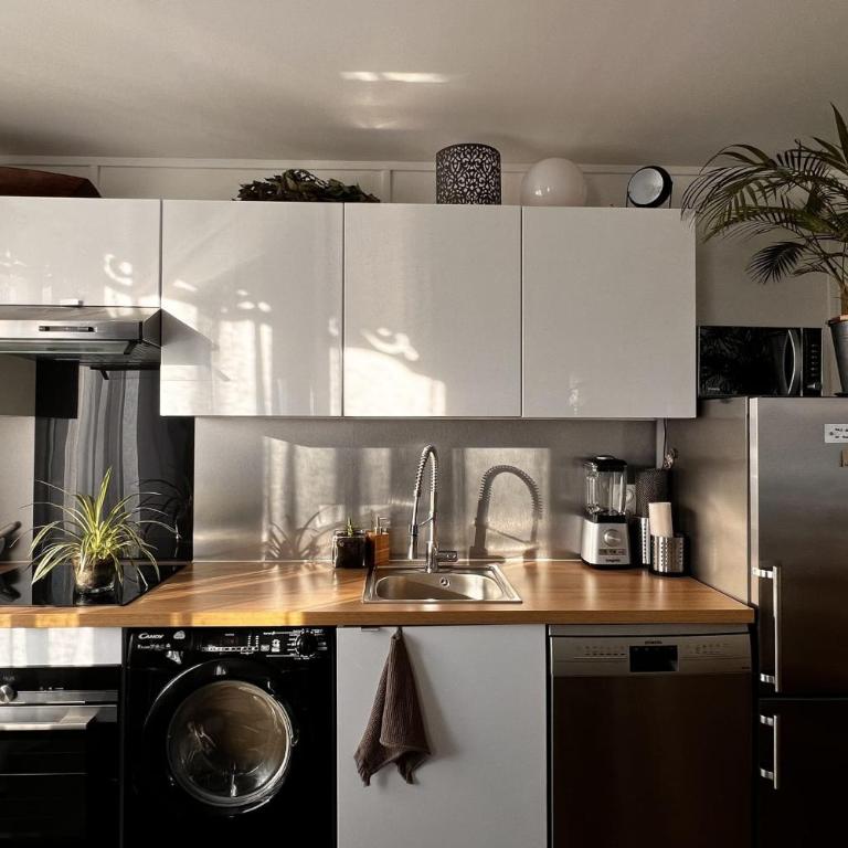 Bright apartment with canal view - Apartment - 3