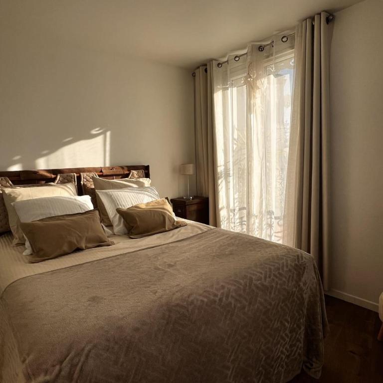 Bright apartment with canal view - Apartment - 5