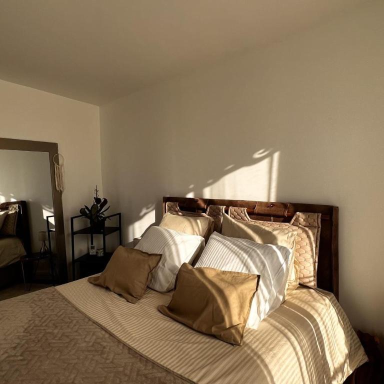 Bright apartment with canal view - Apartment - 6