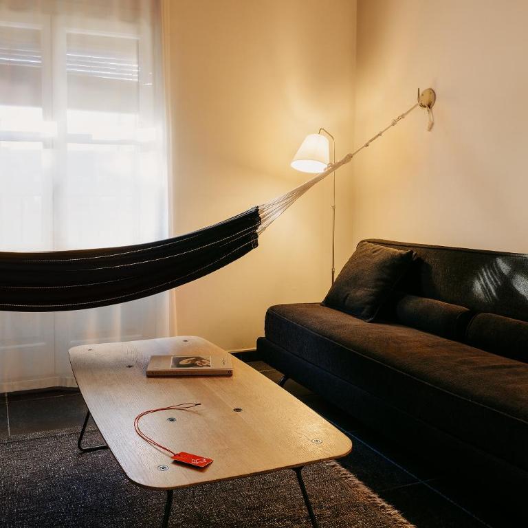Casa Camper Barcelona - Habitación con cama extragrande y vistas al jardín - 3