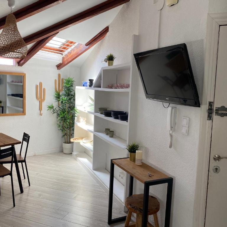 ABC VLC Attic - One-Bedroom Apartment - 4