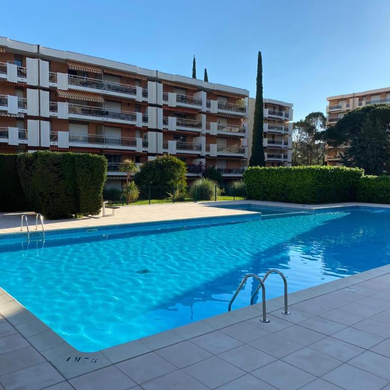 F2 piscine à St Raphaël - Two-Bedroom Apartment - 6