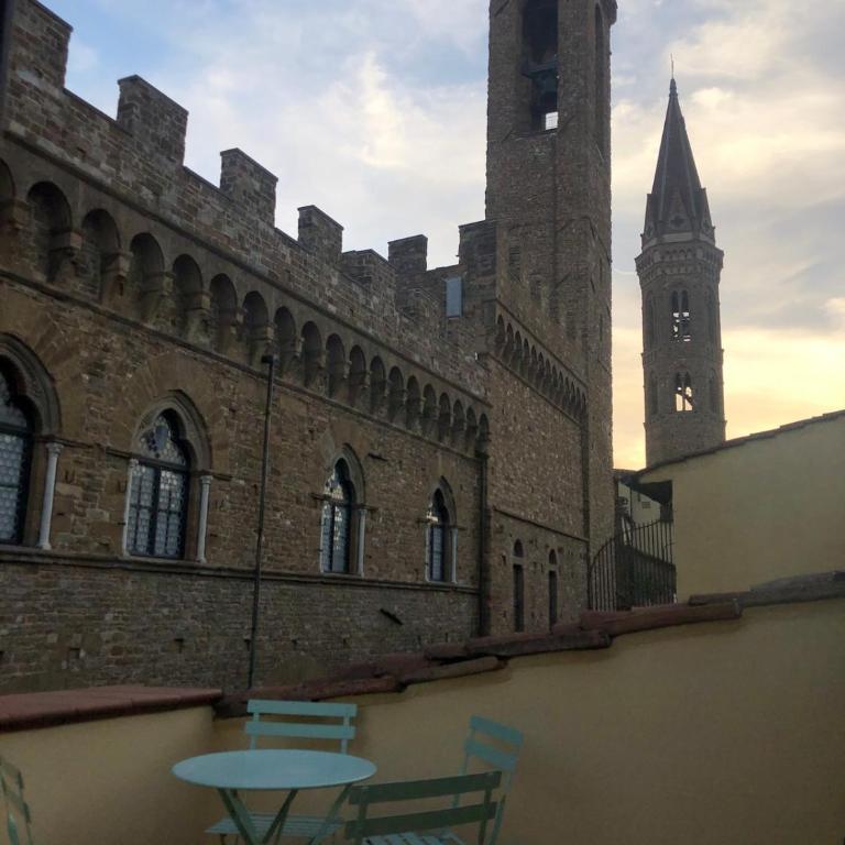 House with terrace overlooking the Bargello - Two-Bedroom Apartment - 10