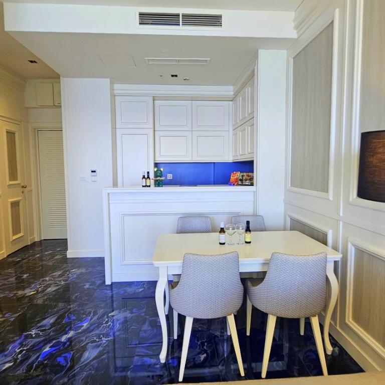 Royalisa Suites & Residence - Rafailovici Beachfront Luxury Living - Apartman Tipa "Suite" sa Bračnim Krevetom (Queen-size) i Pogledom na Bazen - 8