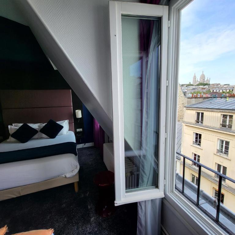 Accueil Hôtel Paris Pigalle Montmartre - Hôtel rénové - Chambre Familiale Standard - 1