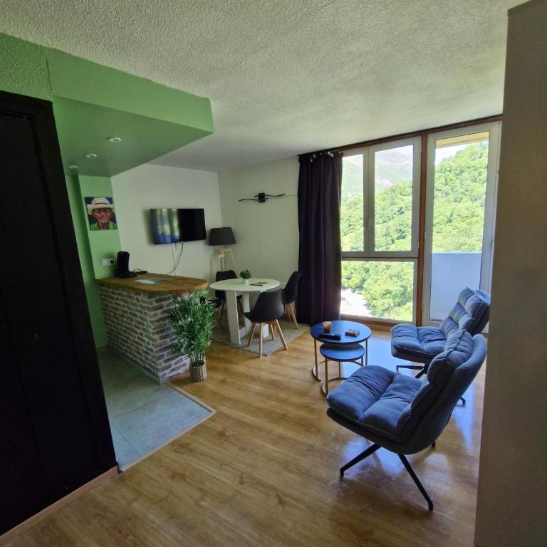 Studio avec balcon proche ski et thermes - Appartement 2 Chambres - 6