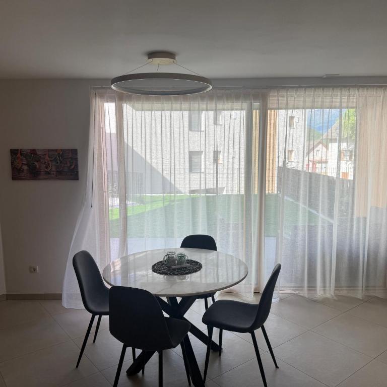Trui Ensemble Apartment Alpine Escape with Garden - Appartamento con 1 Camera da Letto - 9