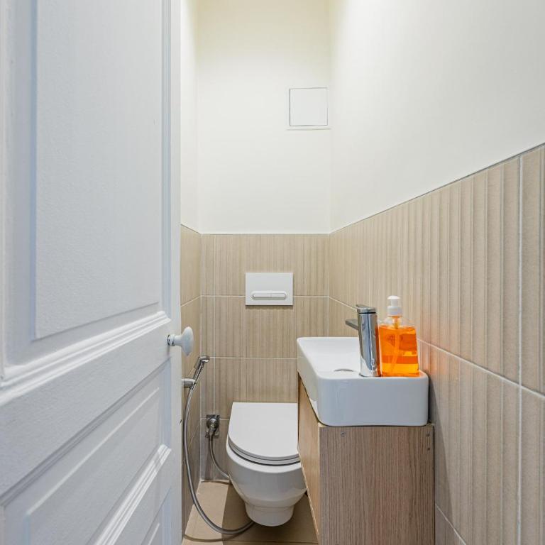 ArcdeTriomphe-Bail Mobilité-Place Victor Hugo-2 ch - Two-Bedroom Apartment with Balcony - 11