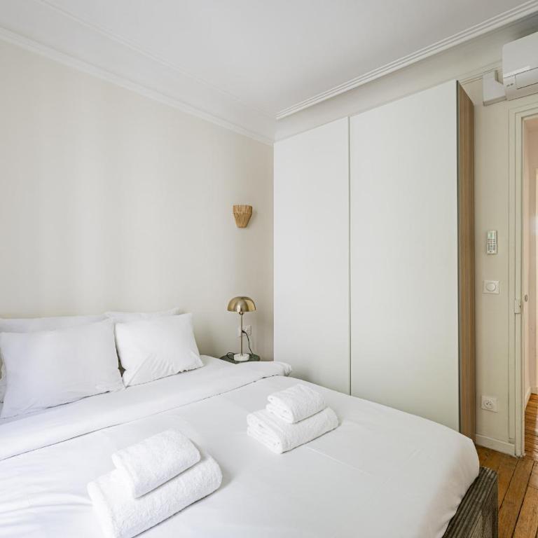 ArcdeTriomphe-Bail Mobilité-Place Victor Hugo-2 ch - Two-Bedroom Apartment with Balcony - 7