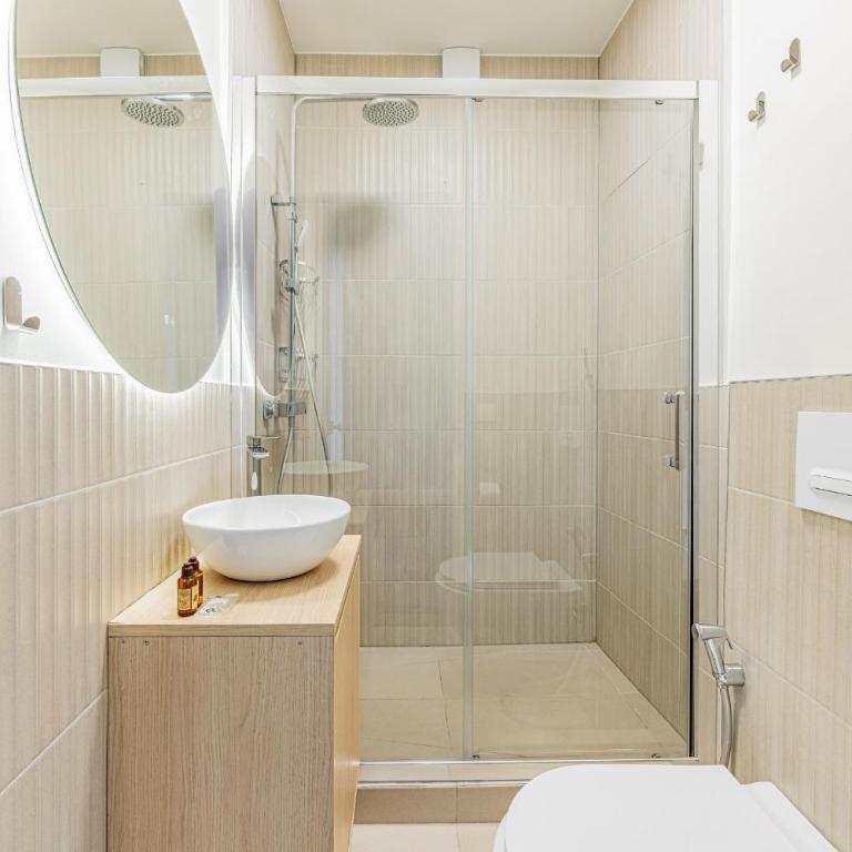 ArcdeTriomphe-Bail Mobilité-Place Victor Hugo-2 ch - Two-Bedroom Apartment with Balcony - 10