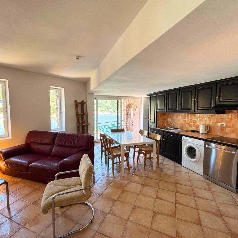 Villa de prestige en bord de mer dans la baie de Cannes - Villa - Côté Plage - 48