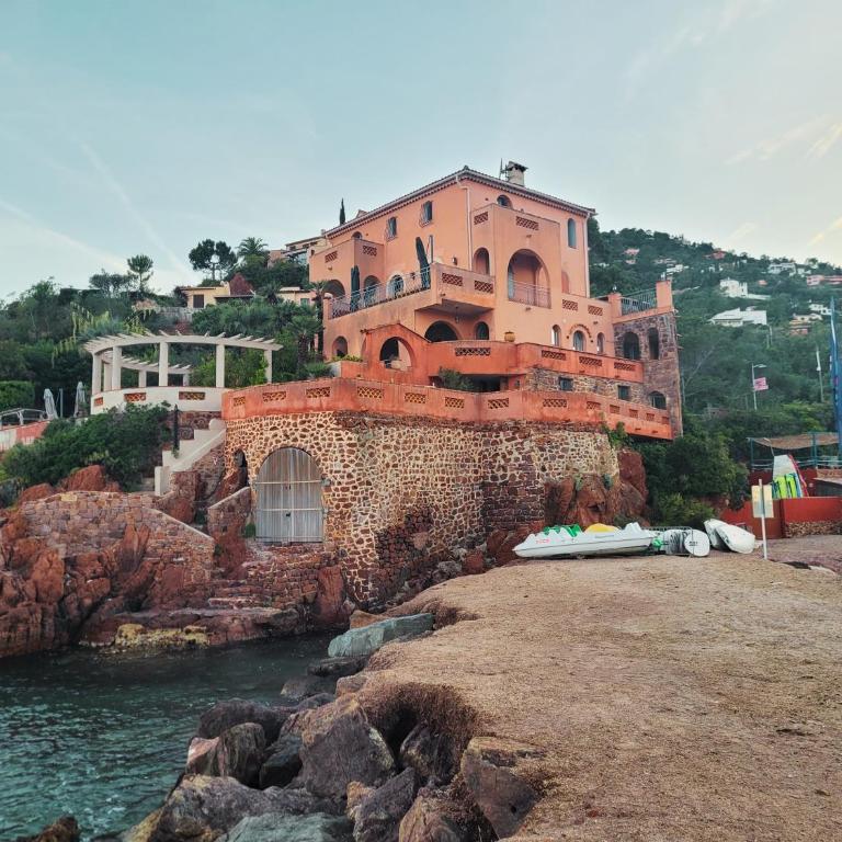 Villa de prestige en bord de mer dans la baie de Cannes - Villa - Côté Plage - 49