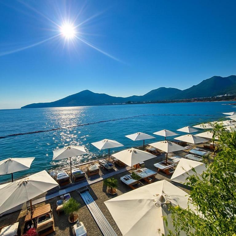 Exclusive Luxury Villa in Prestigious Coastal Enclave - Villa with Sea View - 23