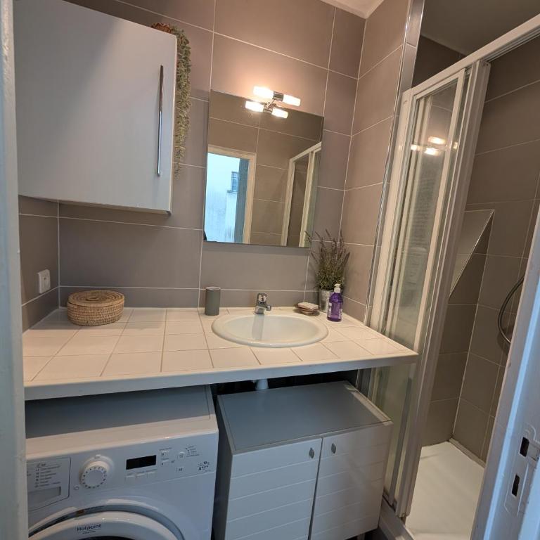 Quiet Parisian Retreat Faubourg St Denis - Appartamento con 2 Camere da Letto - 2