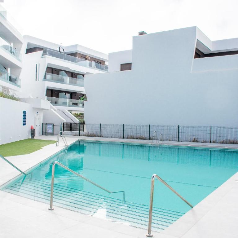 Modern Apartment with Terrace & Pool in Estepona - Deluxe Apartment mit 1 Schlafzimmer - 25