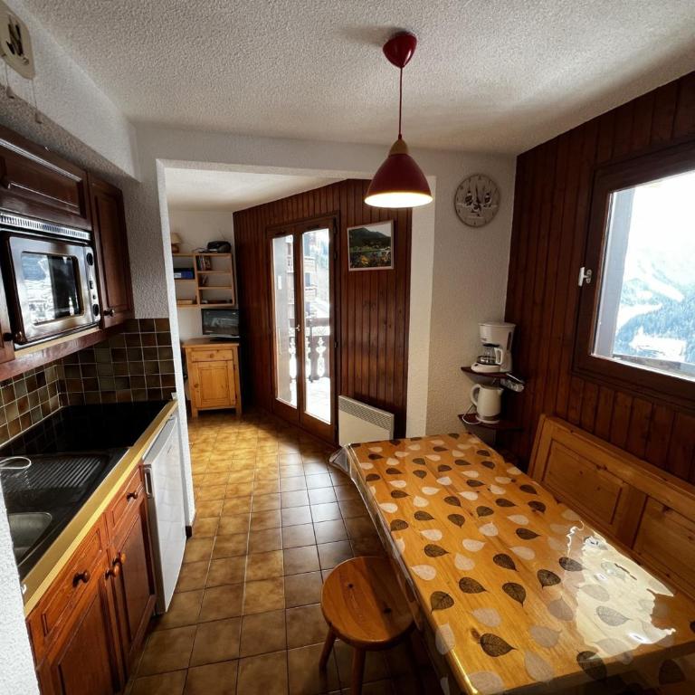 Appartement 2 Pièces pour 4 Pers. avec Balcon et Parking à Châtel - FR-1-676-101 - Appartement - 8