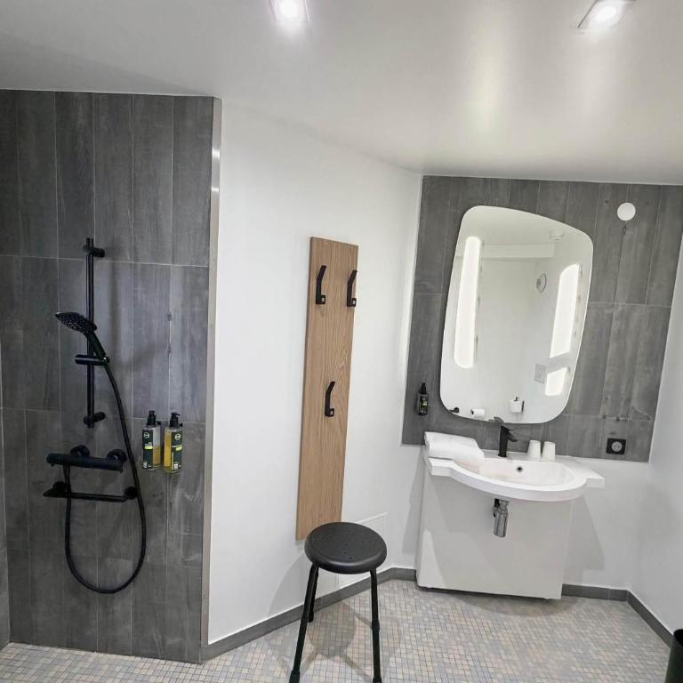 B&B HOTEL Orléans Centre Foch - Chambre Double - 4