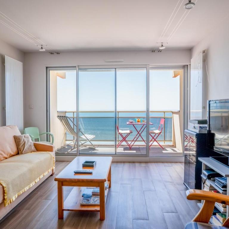 L'Agora - 4-6 people - Oceanfront view & balcony - Three-Bedroom Apartment - 6