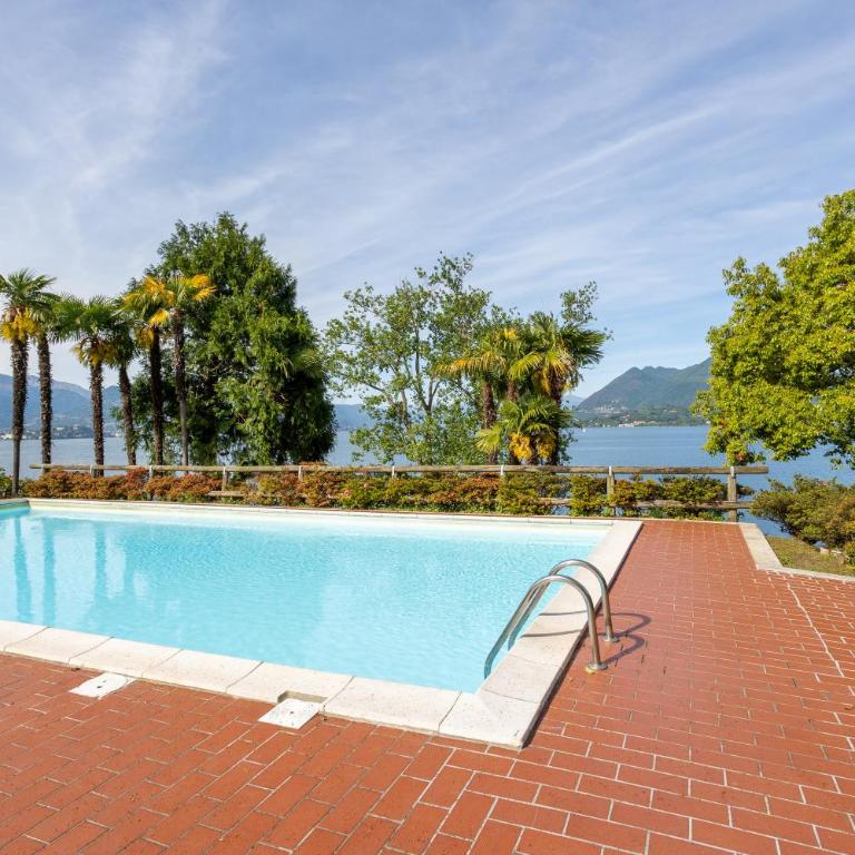 Elegant & Comfortable Modern Home with swimming pool - Two-Bedroom House - 12